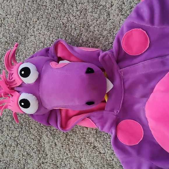 Halloween Costume - Picture 2 of 10